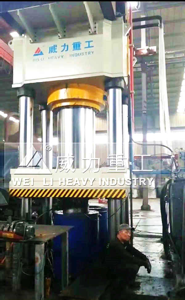 1500吨坩埚液压机_双工位石墨坩埚成型四柱液压机