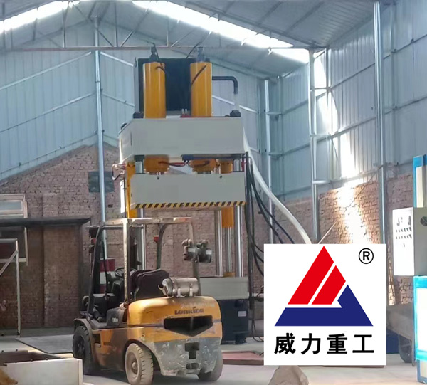 630吨蛭石板液压机使用现场