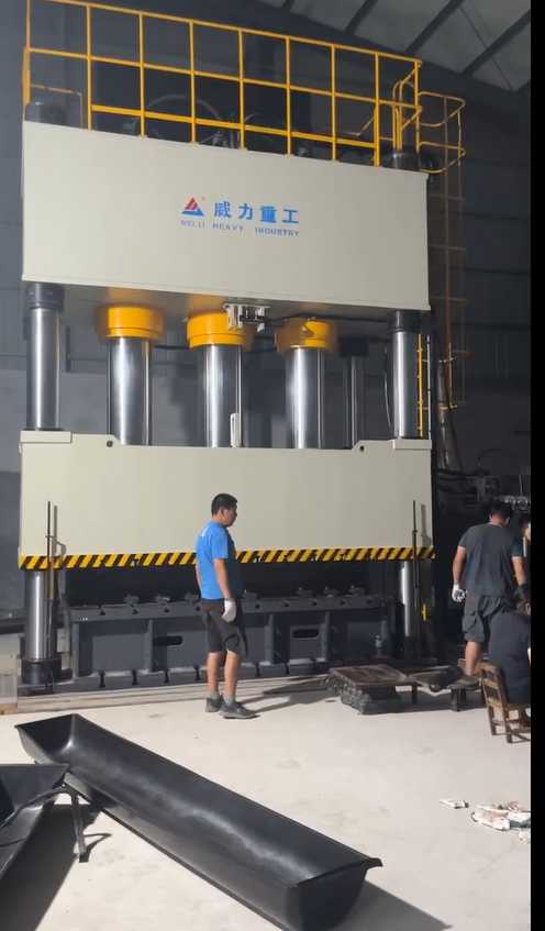1500吨SMC复合材料猪料槽模压液压机